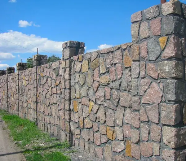 Заборы из камня и кирпича в Кременкуле под ключ