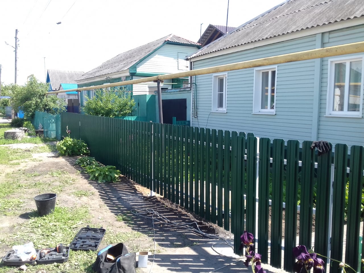 Комбинированный забор 25м штакетник и профлист, ворота, калитка фото в Кременкуле