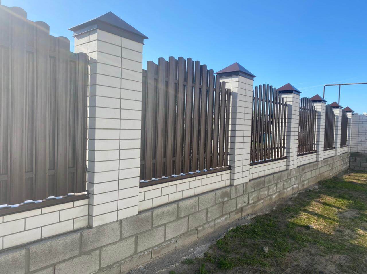 zabor-iz-shtaketnika-ral8017-shokolad-foto1 в Кременкуле