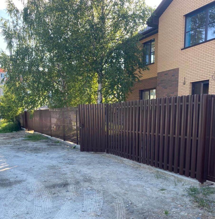 забор из штакетника шоколад фото1 в Кременкуле