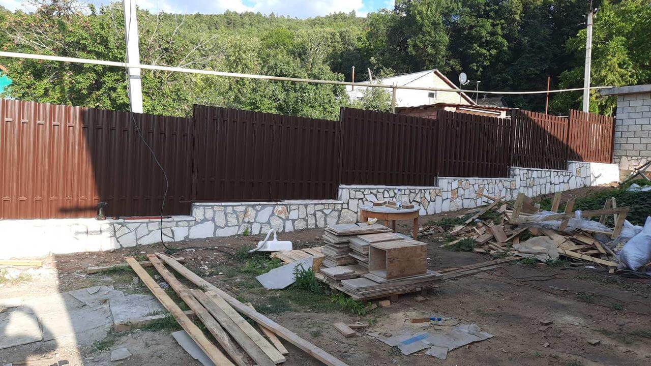 забор из штакетника шоколад двухсторонний фото1 в Кременкуле