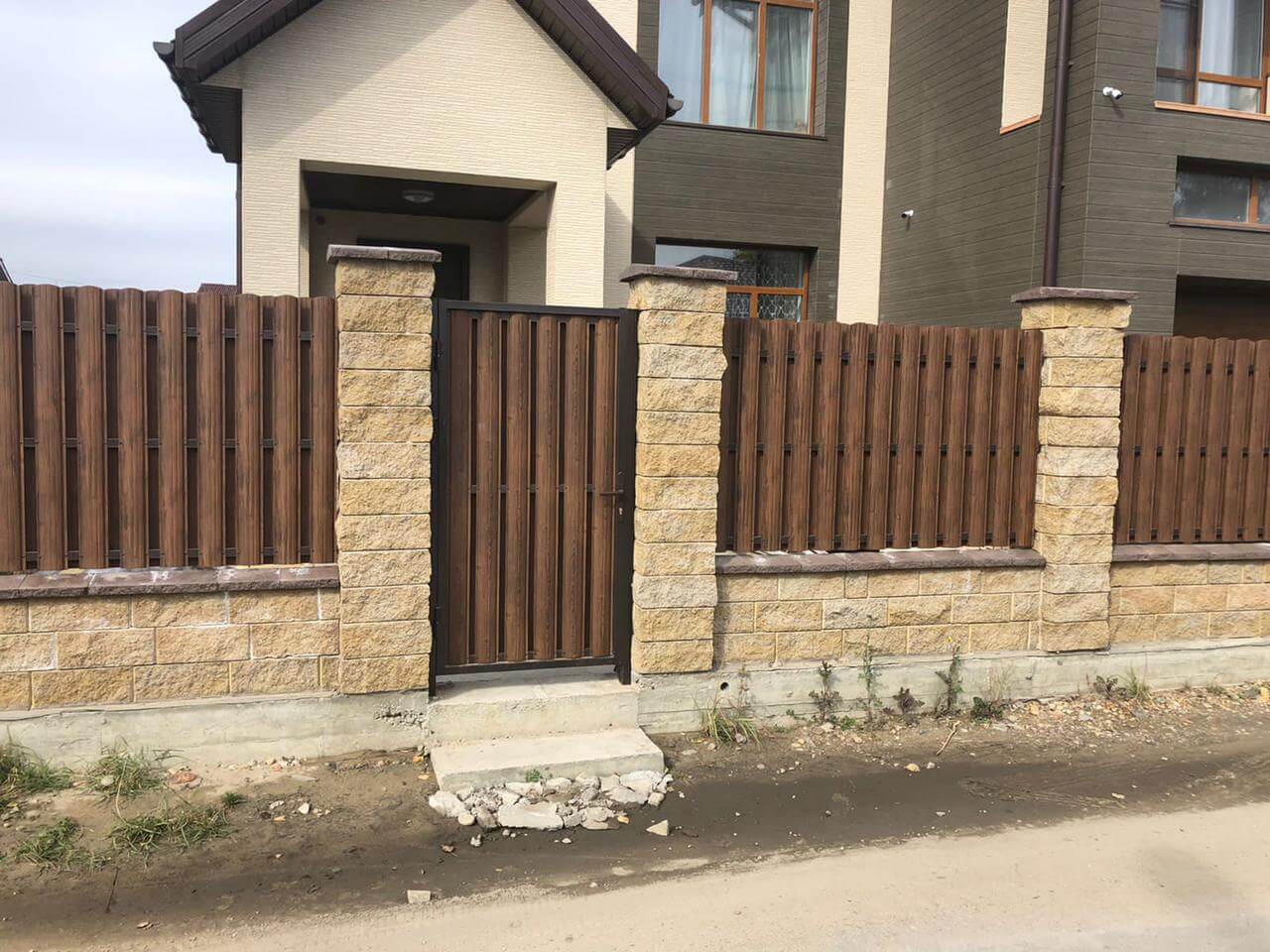 забор из штакетника каштан двухсторонний фото2 в Кременкуле
