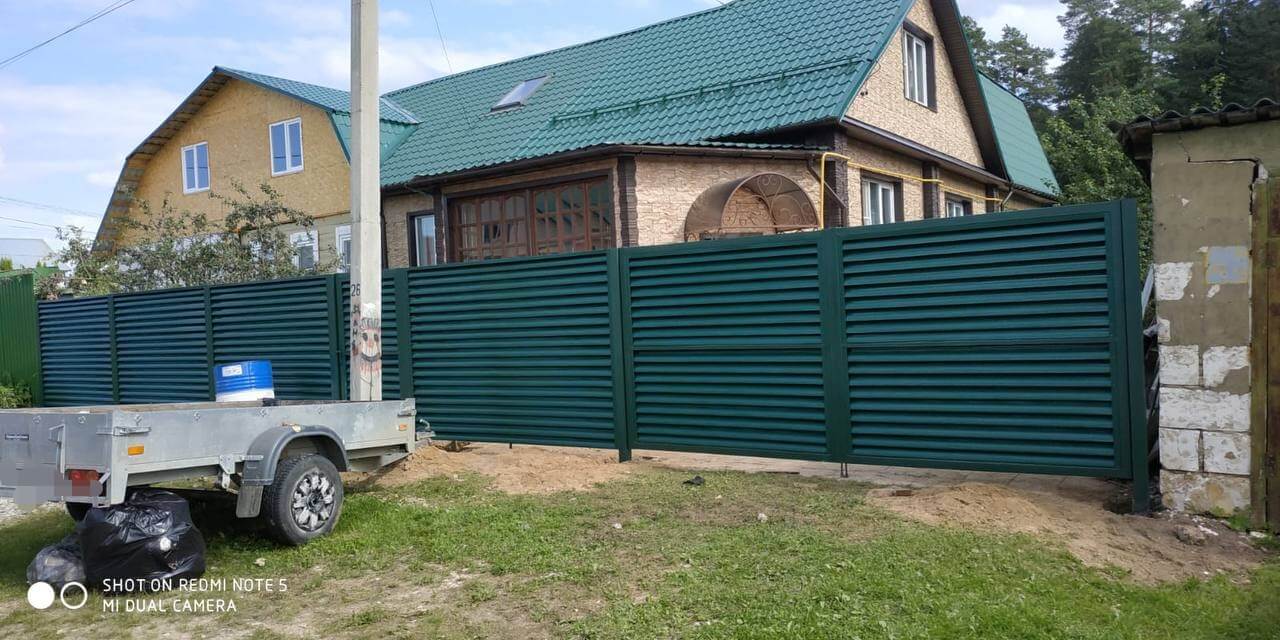 Забор-жалюзи с ламелями еврожалюзи ral6005/6005 Зеленый Мох 2-х сторонний фото1 в Кременкуле