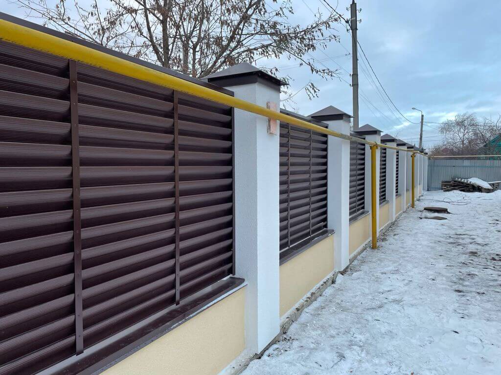 Забор-жалюзи ral8017/8017 шоколад двусторонний фото1 в Кременкуле