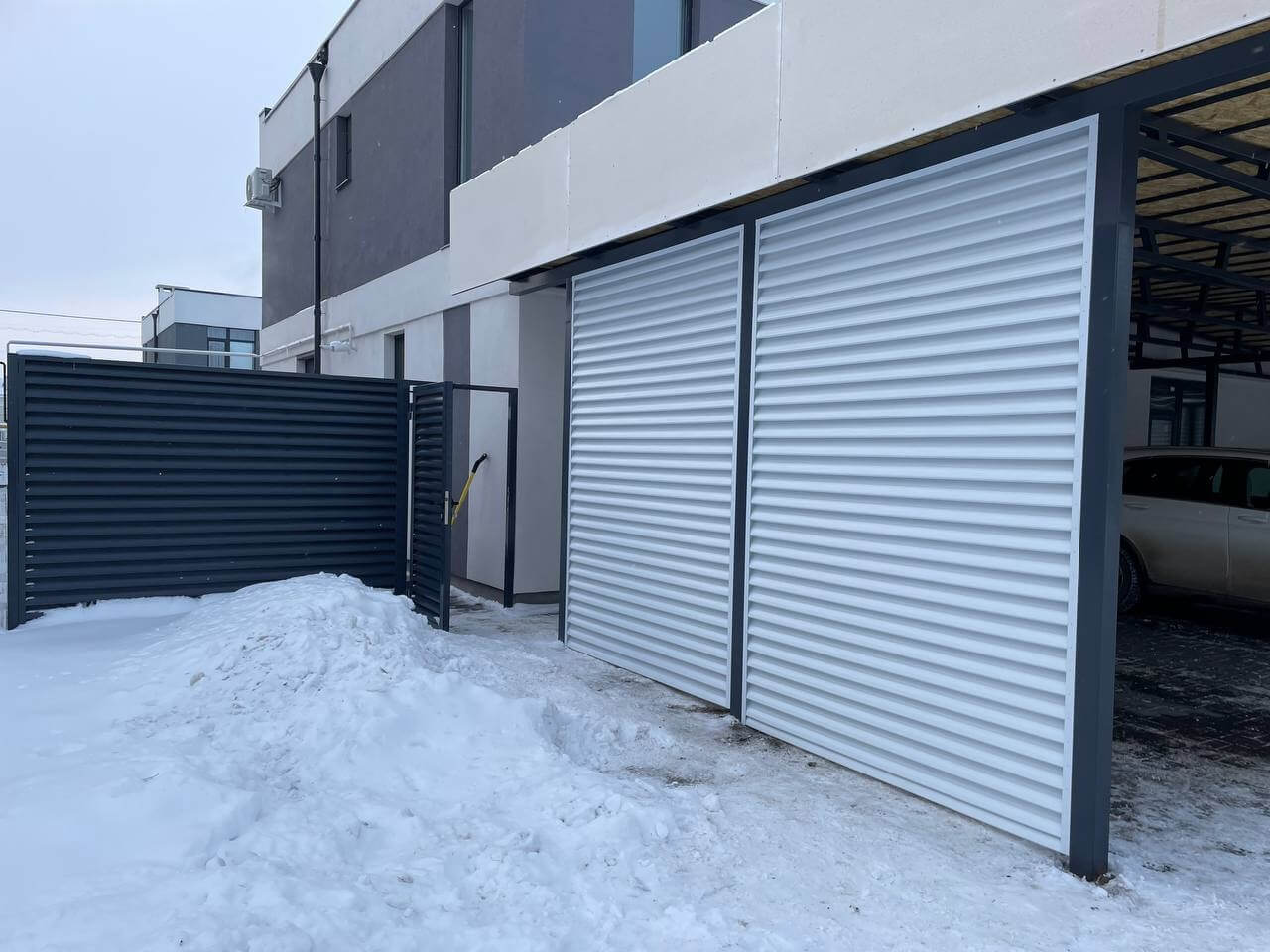 Парковочное место из ламелей Еврожалюзи RAL9003/9003 Белый двусторонний фото 1 в Кременкуле