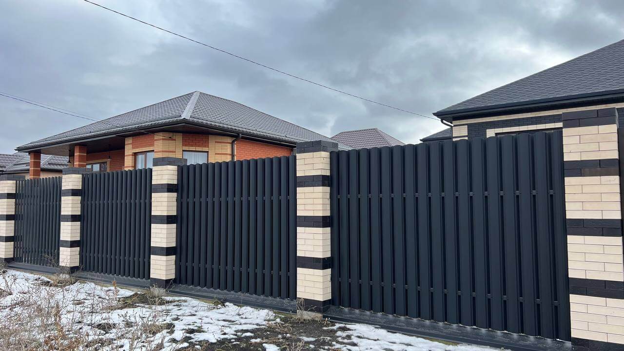 Забор из металлического штакетника RAL9005 Черный МАТТЕ в Кременкуле