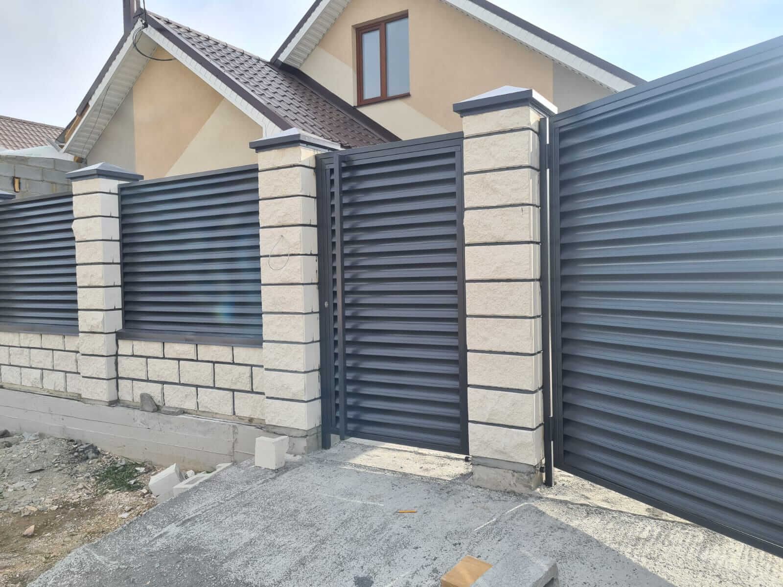 Забор из ламелей Еврожалюзи 38м RAL7024/7024 Серый Графит двусторонний фото 1 в Кременкуле