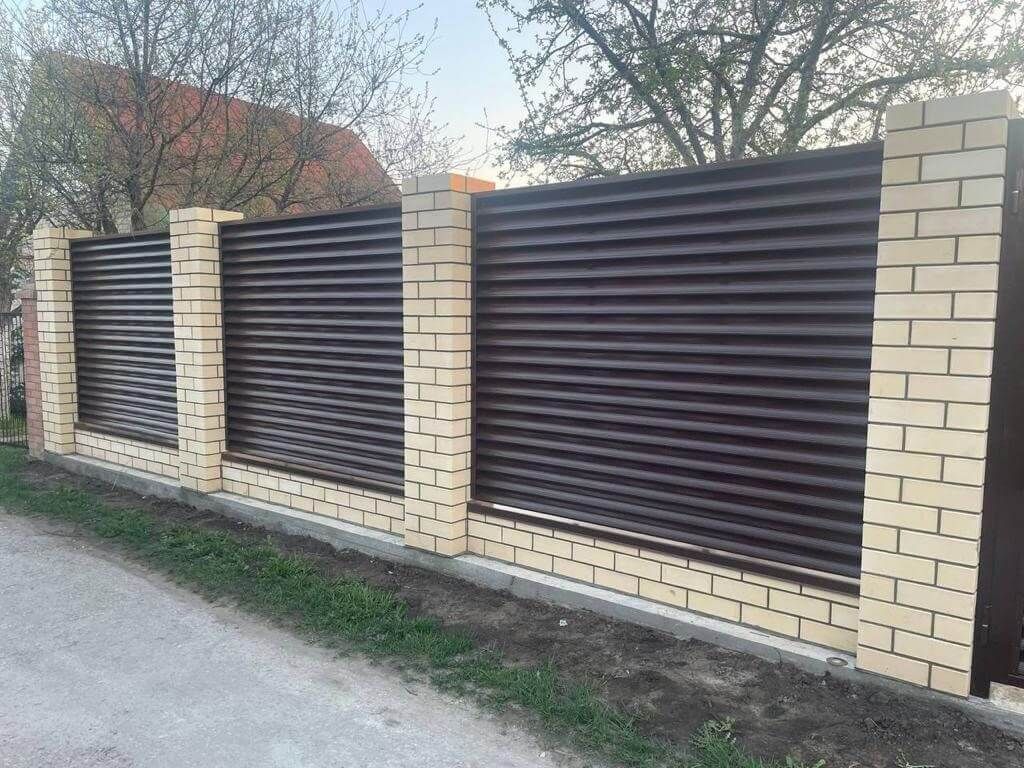 Забор c ламелями Еврожалюзи 23м RAL8017/8017 Шоколад 2-х сторонний фото 3 в Кременкуле