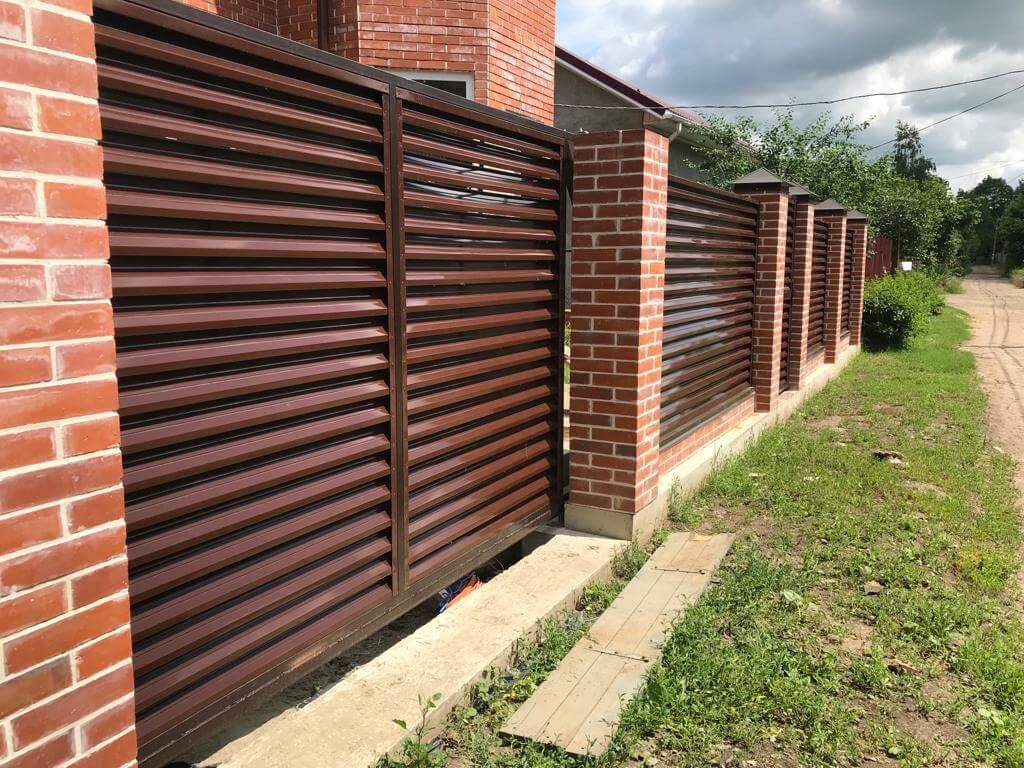 Забор из ламелей ЭКО-Z усиленных 25м RAL8017/8017 Шоколад двусторонний фото 6 в Кременкуле