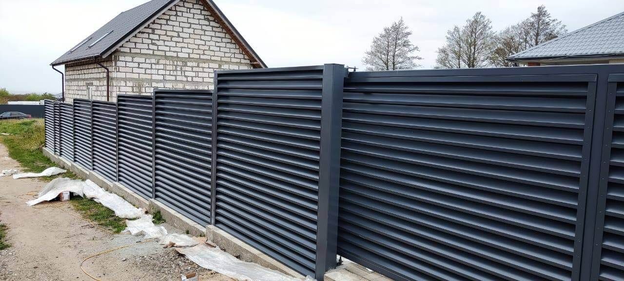 Забор-жалюзи из ламелей ЭКО-Z 24м RAL7024 Серый Графит в Кременкуле