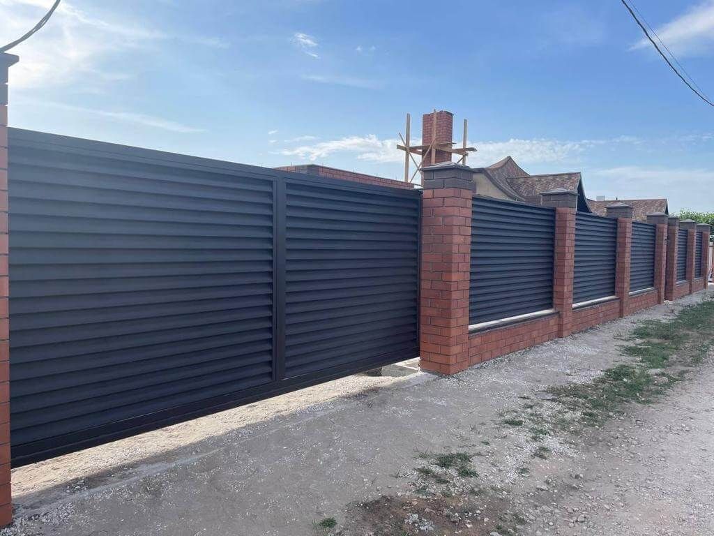 Забор из ламелей еврожалюзи 21м RAL8019/8019 Темный Шоколад МАТТЕ двухсторонний в Кременкуле