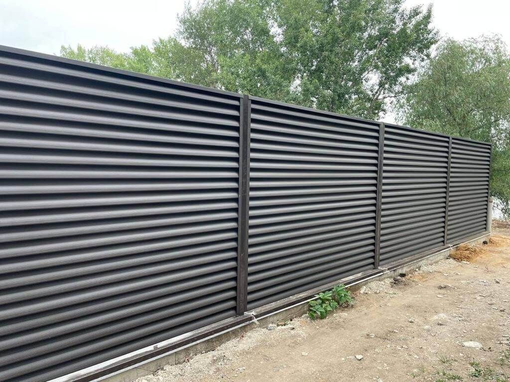 Забор-жалюзи с ламелями еврожалюзи 29м RAL8019/8019 Темный Шоколад МАТТЕ двухсторонний фото 2 в Кременкуле