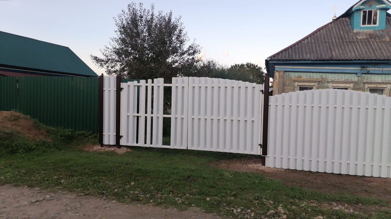 Забор из евроштакетника 24м RAL9003/9003 Белый двухсторонний фото 1 в Кременкуле