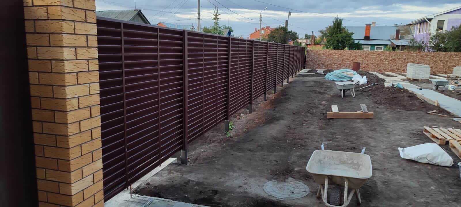 Забор из ламелей еврожалюзи 19м RAL8017/8017 Шоколад двусторонний фото 1 в Кременкуле