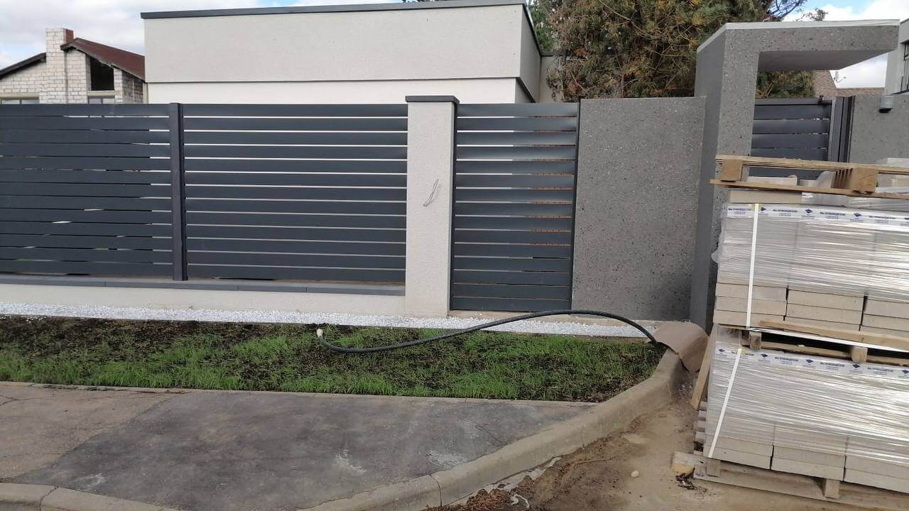 Забор-ранчо из металлопланкена 36м RAL7024 Серый Графит фото 8 в Кременкуле