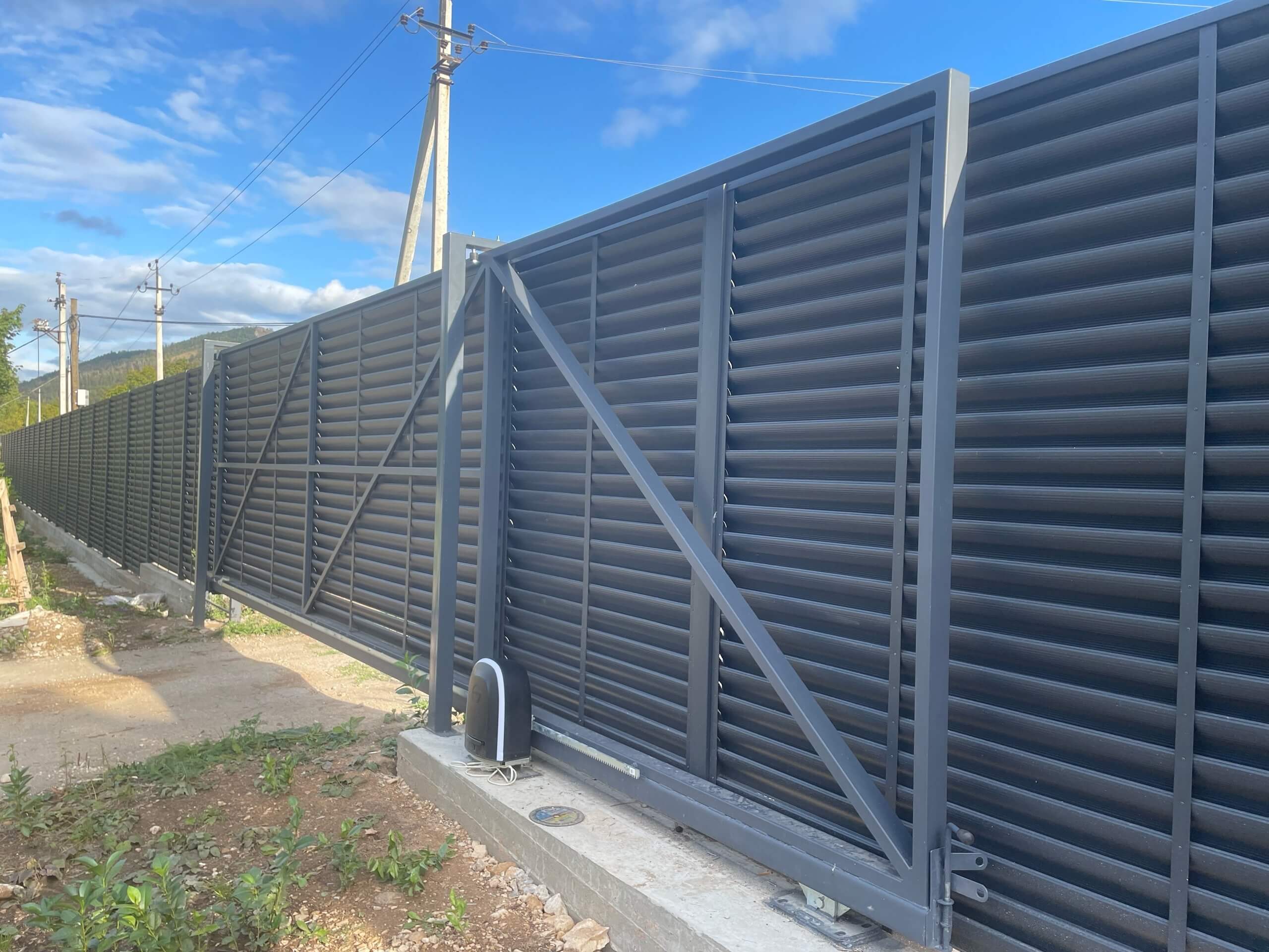 Забор-жалюзи из ламелей Еврожалюзи 250м RAL7024/7024 Серый Графит матовый фото 2 в Кременкуле