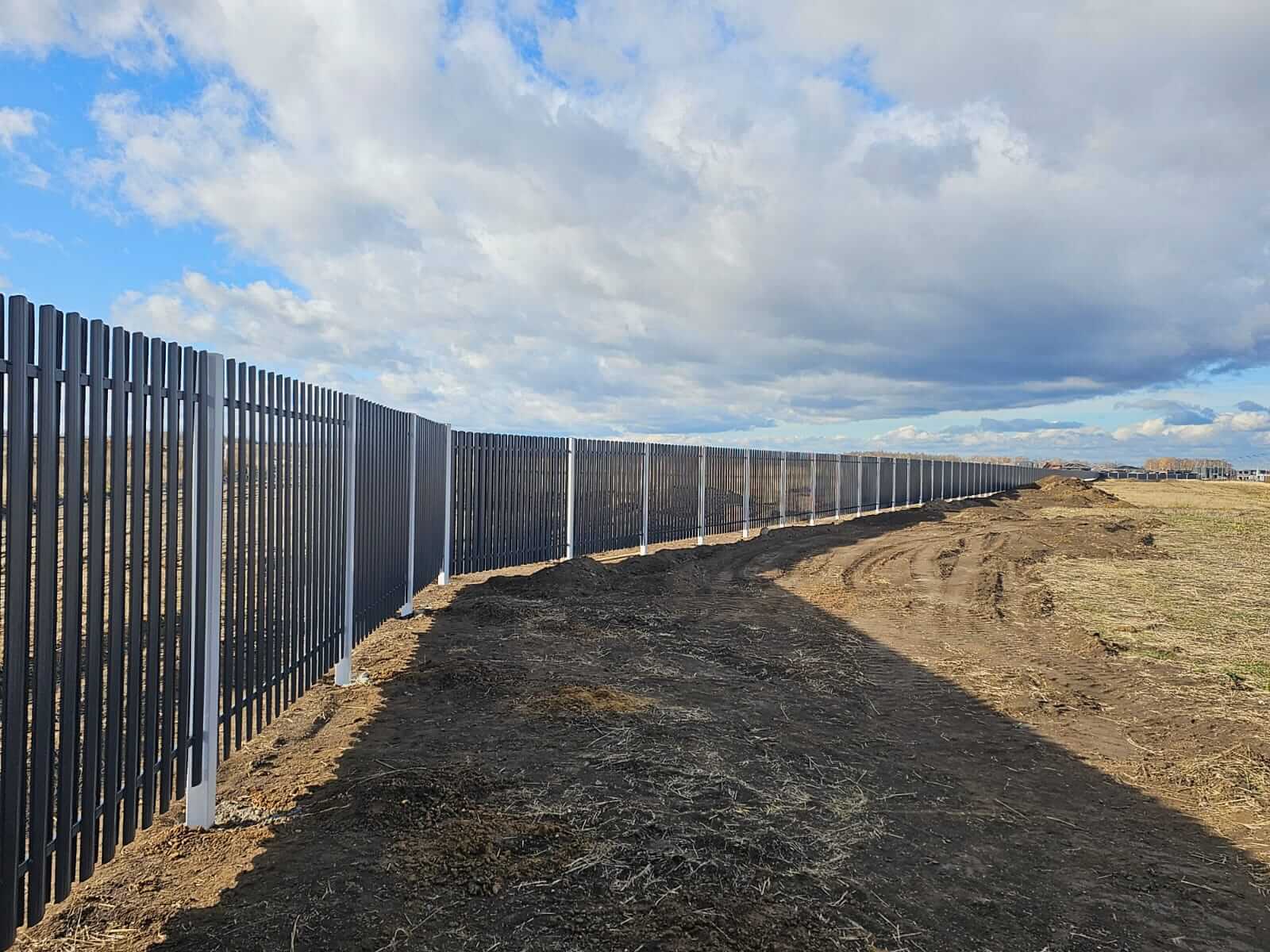 Забор из евроштакетника 234м RAL7024/7024 Серый Графит двусторонний фото 3 в Кременкуле