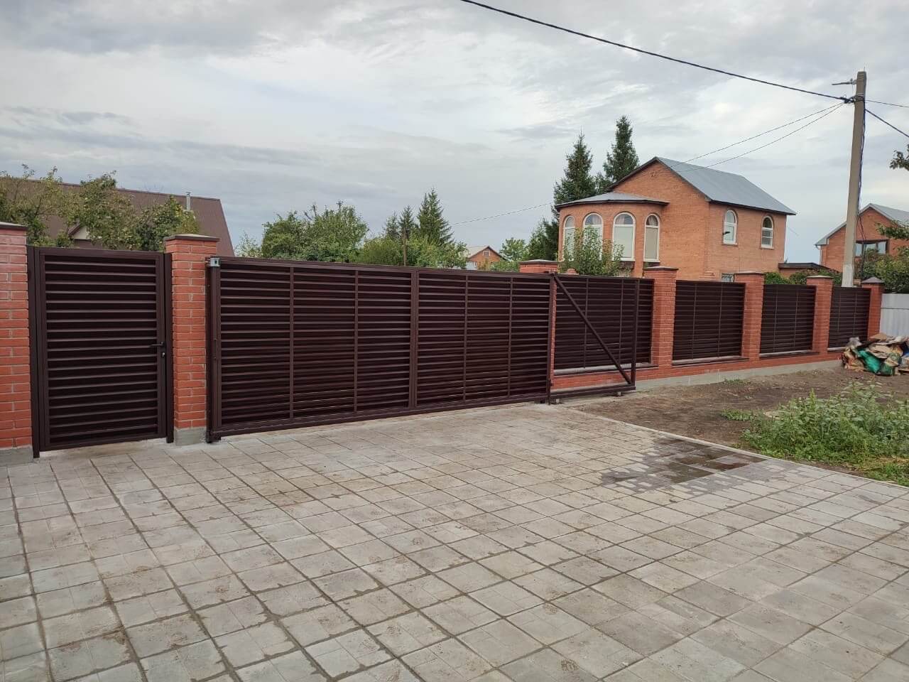 Забор из ламелей Еврожалюзи 28м RAL8017/8017 Шоколад двусторонний фото 3 в Кременкуле