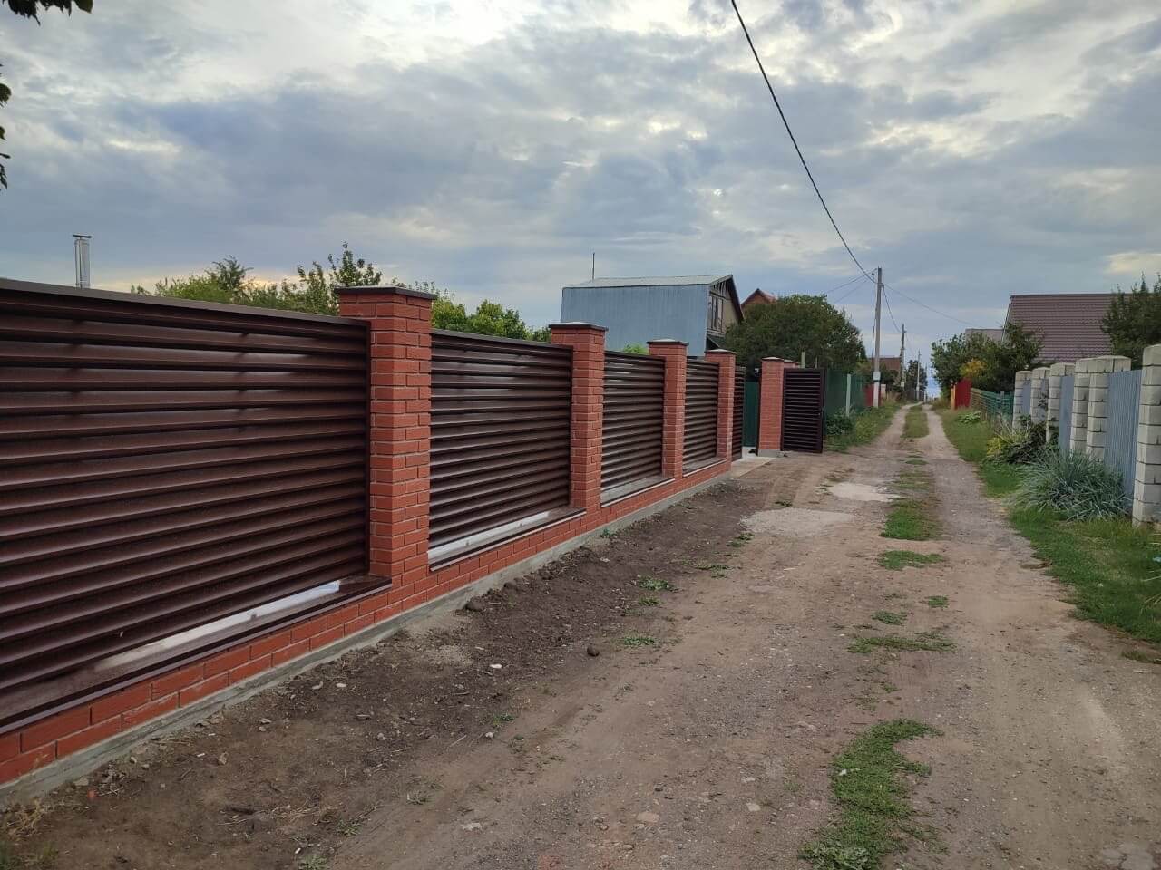 Забор из ламелей Еврожалюзи 28м RAL8017/8017 Шоколад двусторонний фото 2 в Кременкуле
