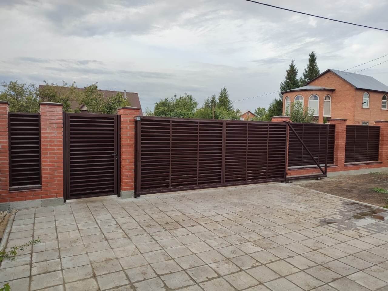 Забор из ламелей Еврожалюзи 28м RAL8017/8017 Шоколад двусторонний в Кременкуле