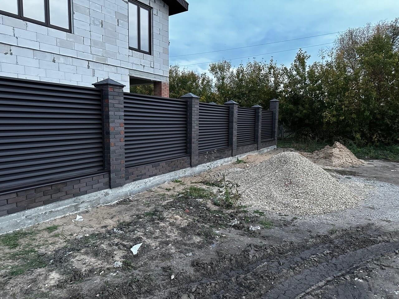Забор из ламелей Еврожалюзи 38м RAL8019/8019 Темный Шоколад двусторонний MATTE фото 4 в Кременкуле