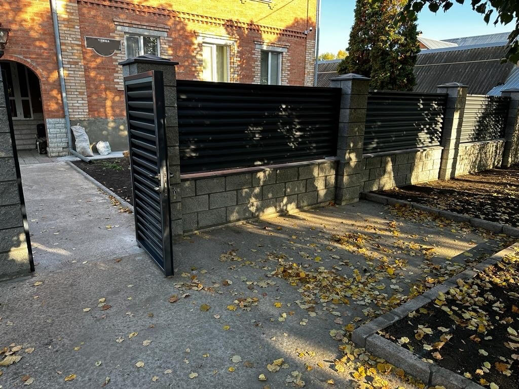 Забор-жалюзи 19м RAL7024/7024 Серый Графит двусторонний MATTE фото 5 в Кременкуле