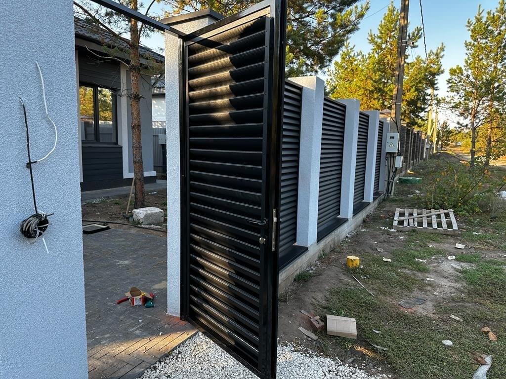 Забор-жалюзи 18м RAL9005/9005 Черный двухсторонний МАТТЕ фото 6 в Кременкуле