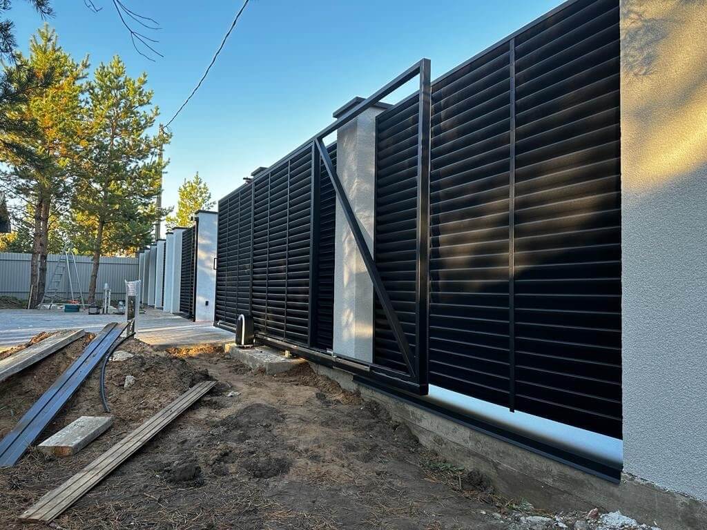 Забор-жалюзи 18м RAL9005/9005 Черный двухсторонний МАТТЕ фото 1 в Кременкуле