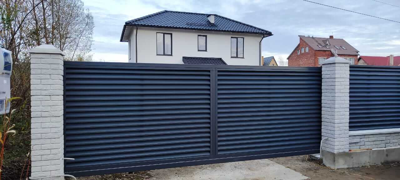 Забор-жалюзи из ламелей ЭКО-Z 32м RAL7024 Серый Графит МАТТЕ фото 2 в Кременкуле