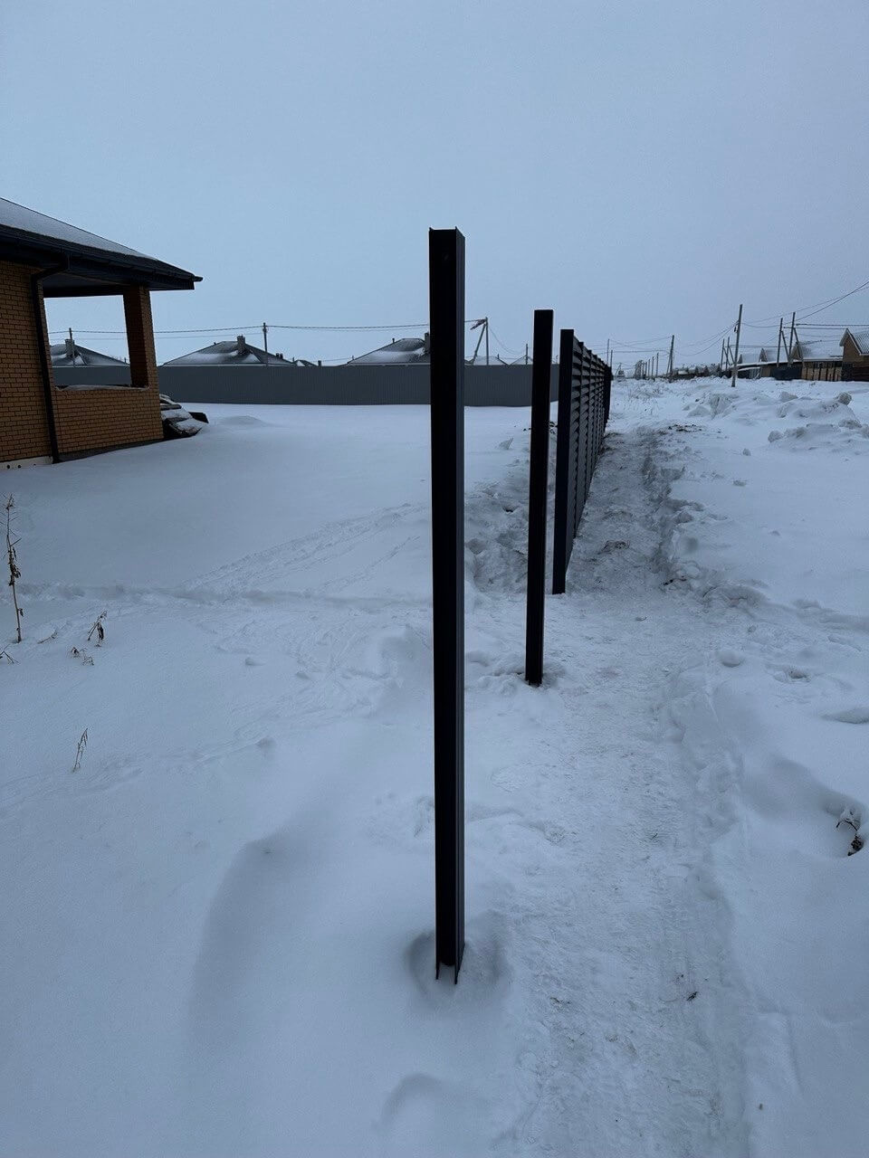 Забор-жалюзи из ламелей еврожалюзи 57м RAL7024 Серый Графит МАТТЕ фото 5 в Кременкуле