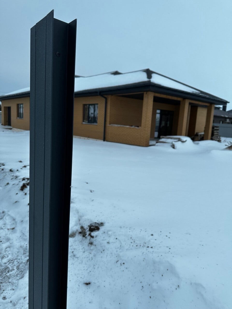 Забор-жалюзи из ламелей еврожалюзи 57м RAL7024 Серый Графит МАТТЕ фото 3 в Кременкуле