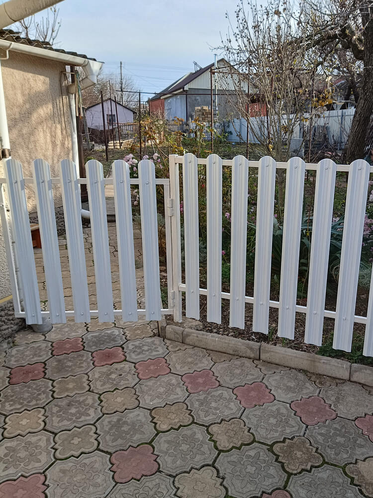 Заборчик из евроштакетника высотой 1м. RAL9003/9003 Белый двусторонний в Кременкуле