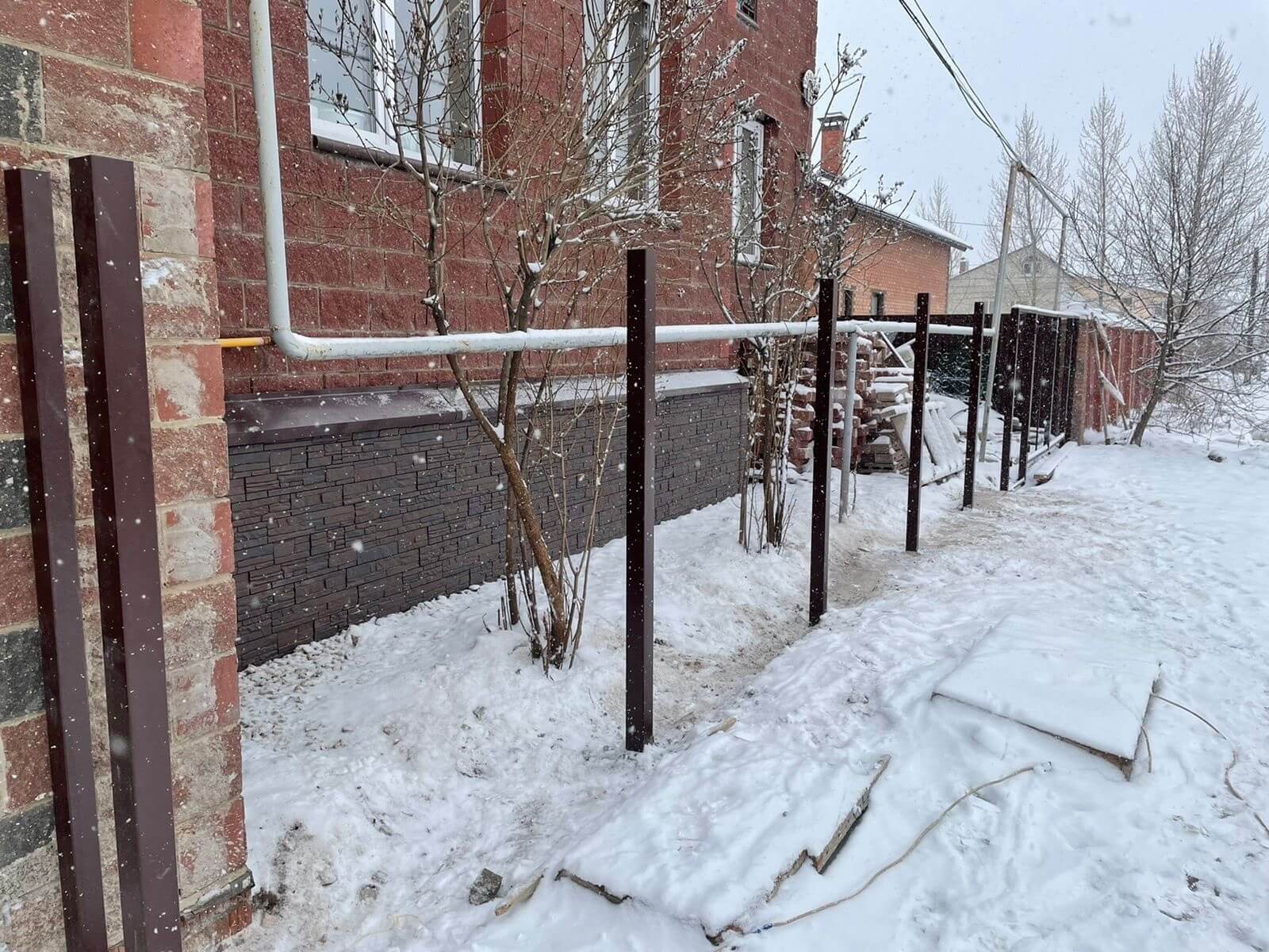 Забор из ламелей еврожалюзи 38м RAL8017/8017 Шоколад двусторонний фото 2 в Кременкуле