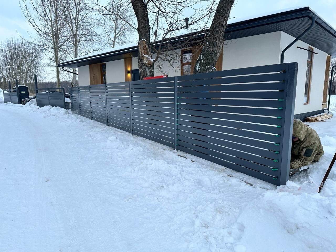 Забор-ранчо из металлопланкена 37м RAL7024 Серый Графит фото 3 в Кременкуле