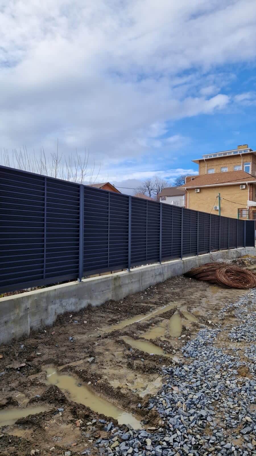 Забор-жалюзи из ламелей ЭКО-Z усиленных 87м RAL7024 Серый Графит матовый фото 6 в Кременкуле