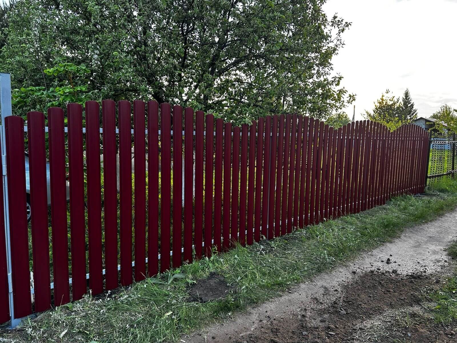 Забор из евроштакетника 28м RAL3005 Красное Вино фото 3 в Кременкуле