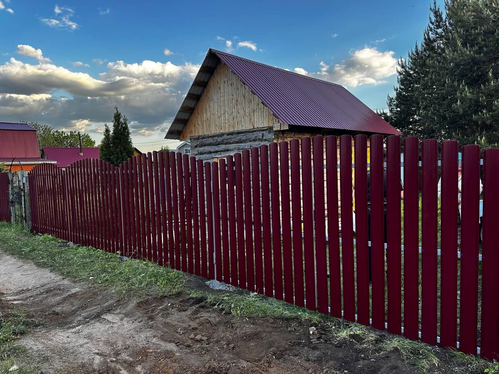 Забор из евроштакетника 28м RAL3005 Красное Вино фото 2 в Кременкуле