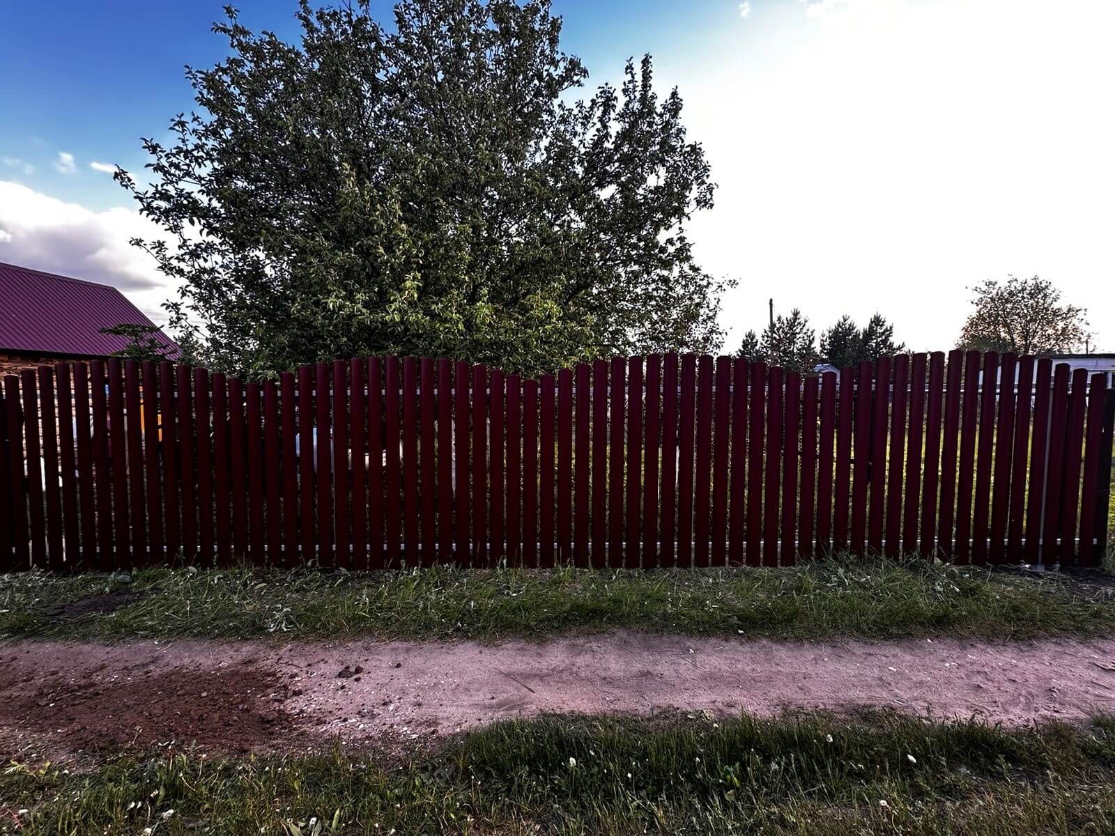 Забор из евроштакетника 28м RAL3005 Красное Вино фото 1 в Кременкуле