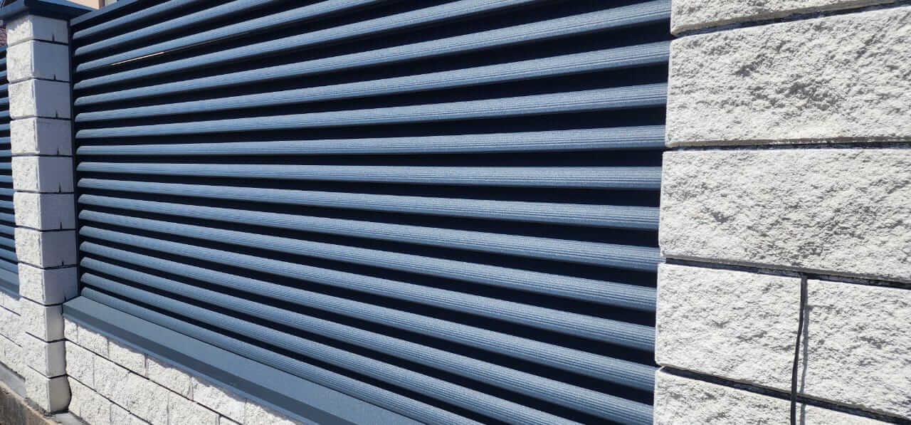 Забор из ламелей Еврожалюзи 32м RAL7024/7024 Серый Графит двусторонний МАТТЕ фото 1 в Кременкуле