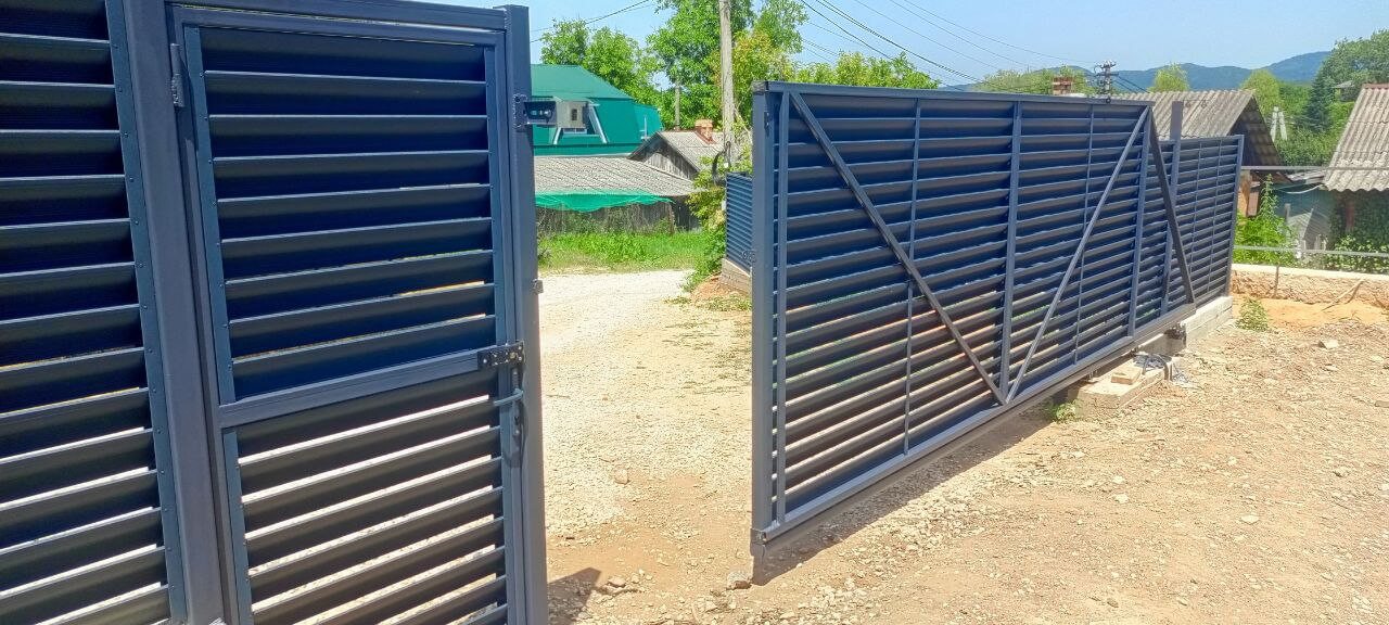 Забор-жалюзи из ламелей Еврожалюзи 53м RAL7024 Серый Графит МАТТЕ фото 16 в Кременкуле