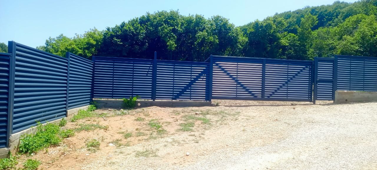 Забор-жалюзи из ламелей Еврожалюзи 53м RAL7024 Серый Графит МАТТЕ фото 7 в Кременкуле