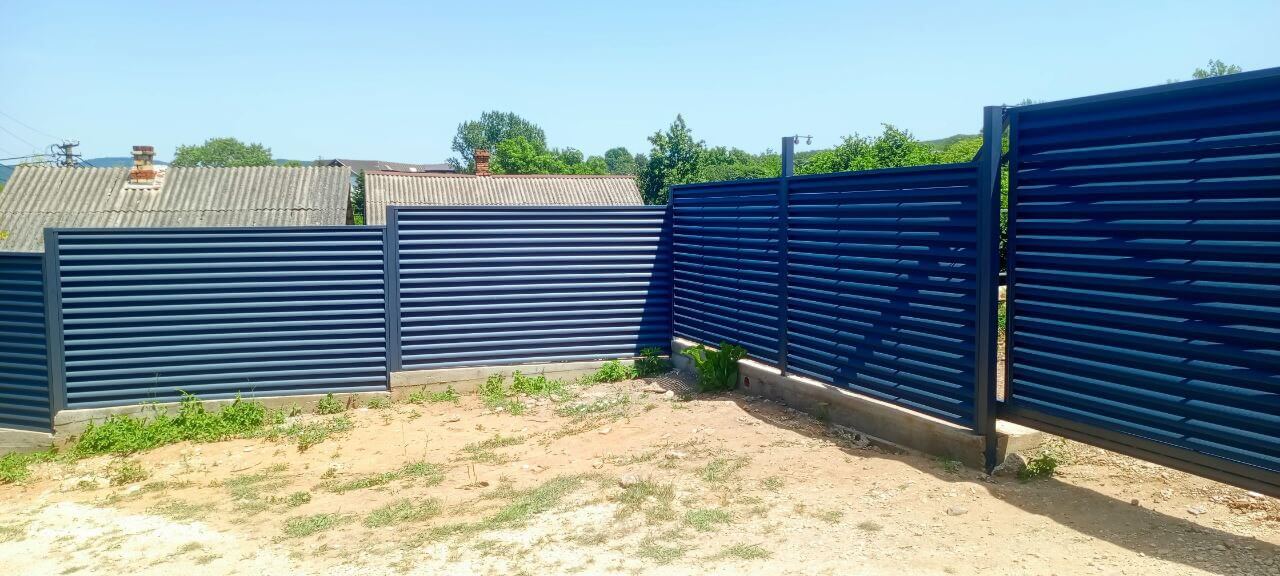 Забор-жалюзи из ламелей Еврожалюзи 53м RAL7024 Серый Графит МАТТЕ фото 4 в Кременкуле