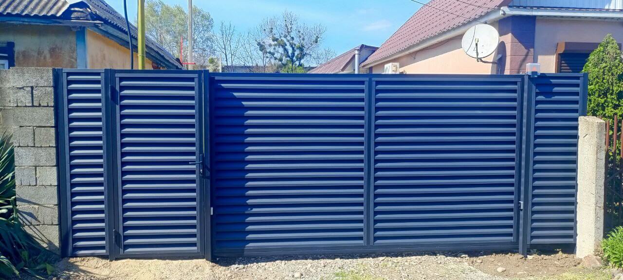 Забор-жалюзи из ламелей Еврожалюзи 53м RAL7024 Серый Графит МАТТЕ фото 1 в Кременкуле