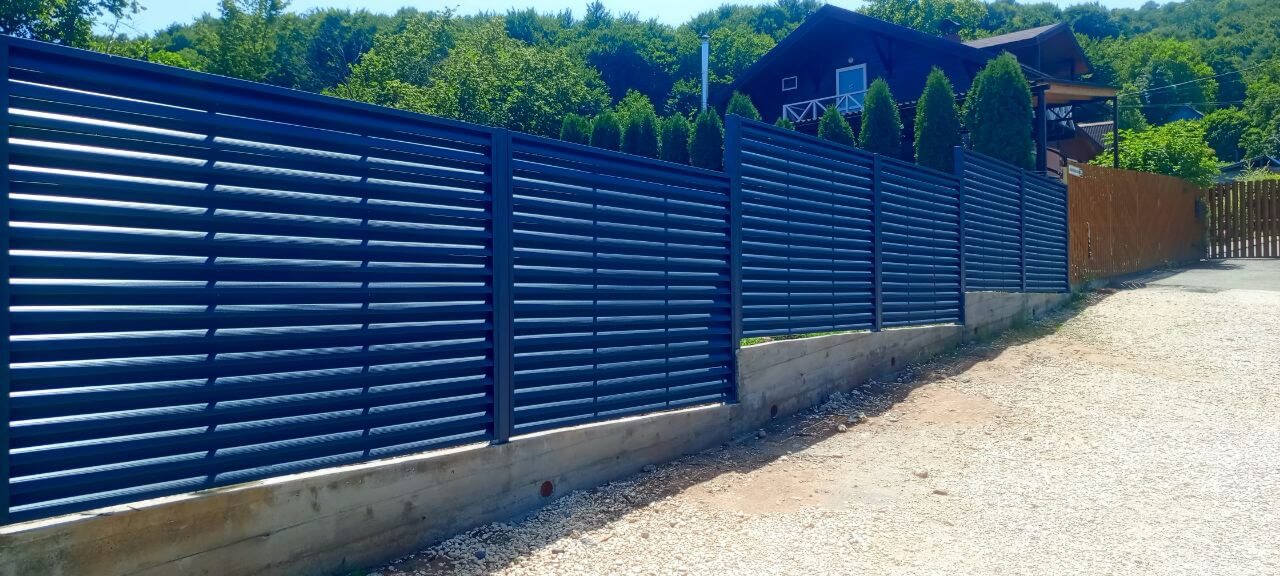 Забор-жалюзи из ламелей Еврожалюзи 53м RAL7024 Серый Графит МАТТЕ фото 12 в Кременкуле