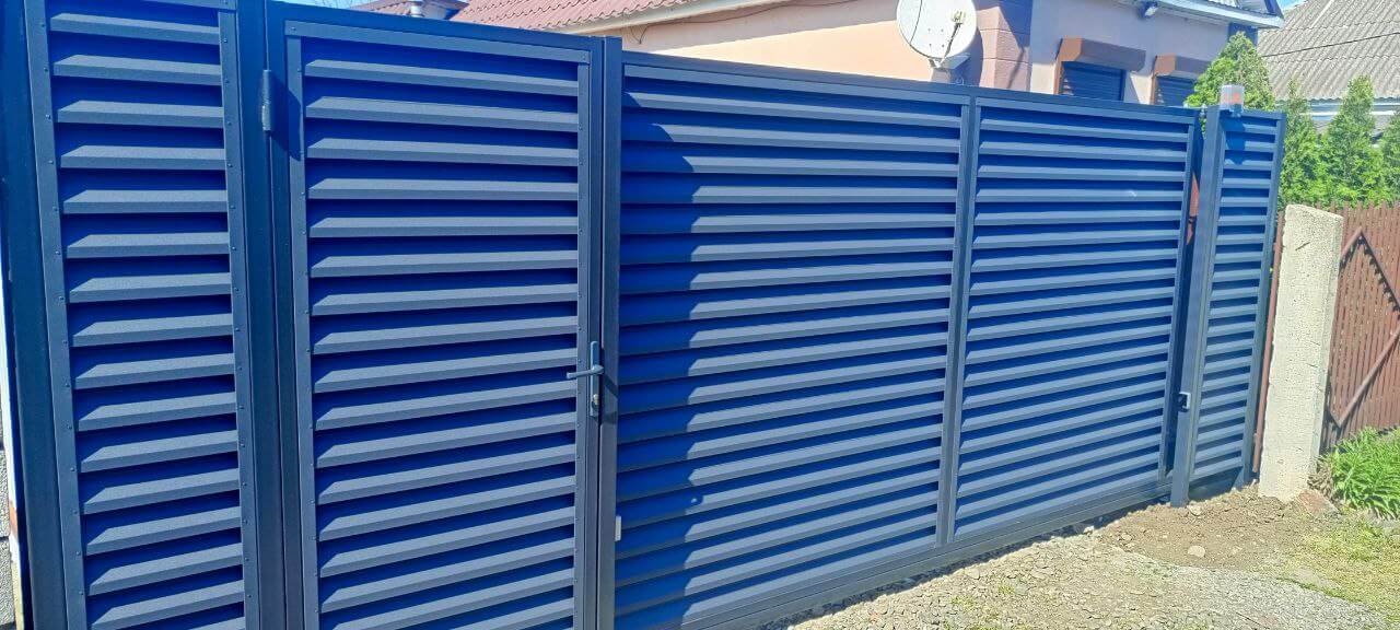 Забор-жалюзи из ламелей Еврожалюзи 53м RAL7024 Серый Графит МАТТЕ фото 10 в Кременкуле