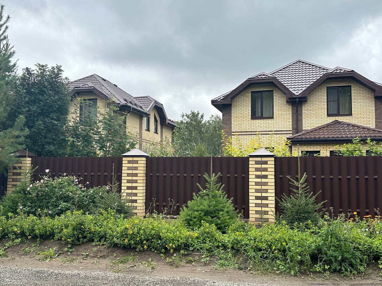 Забор из евроштакетника 24м RAL8017/8017 Шоколад двусторонний фото 1 в Кременкуле