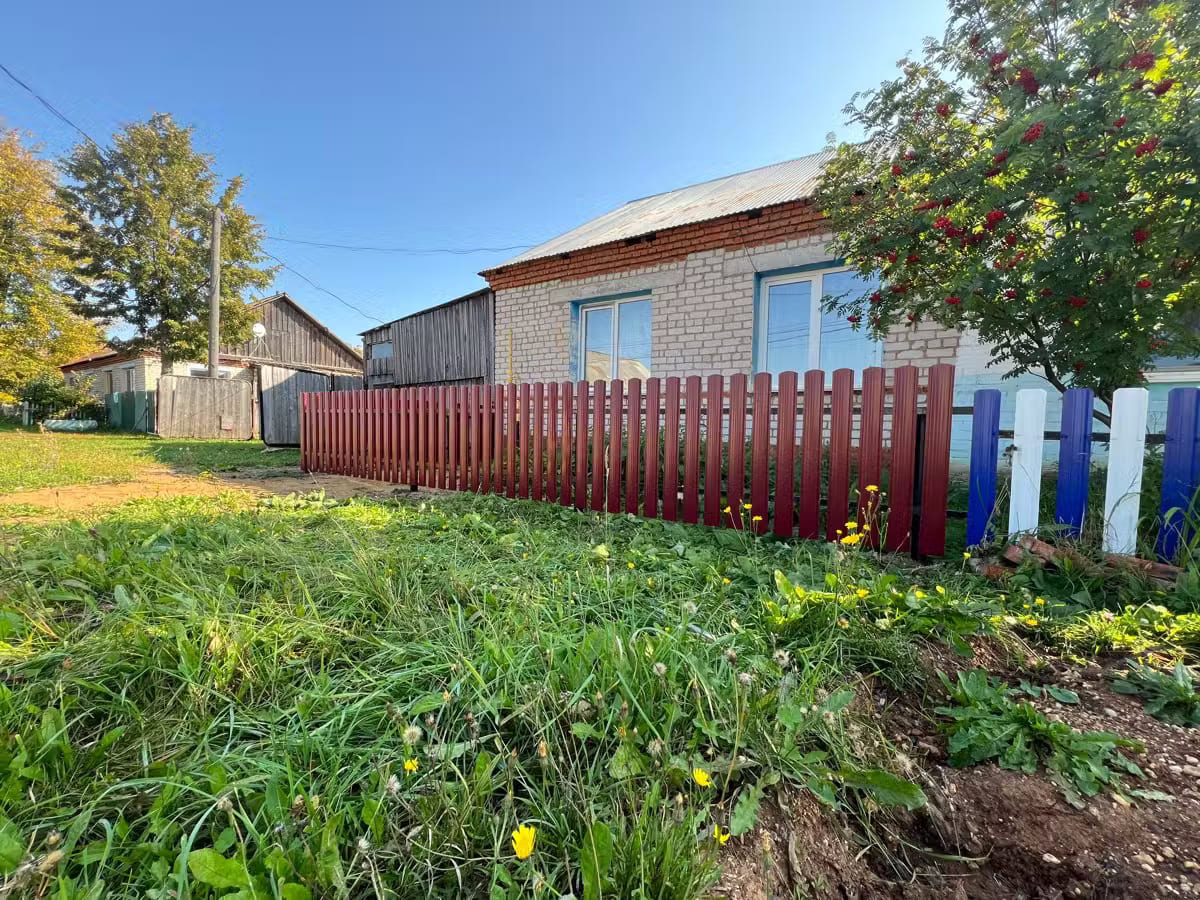 Забор из евроштакетника 9м RAL3005/3005 Красное Вино двусторонний фото 1 в Кременкуле
