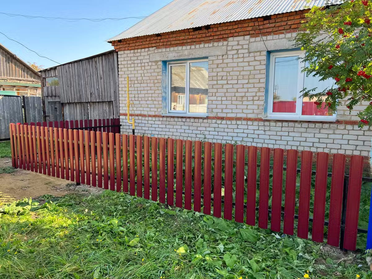 Забор из евроштакетника 9м RAL3005/3005 Красное Вино двусторонний в Кременкуле