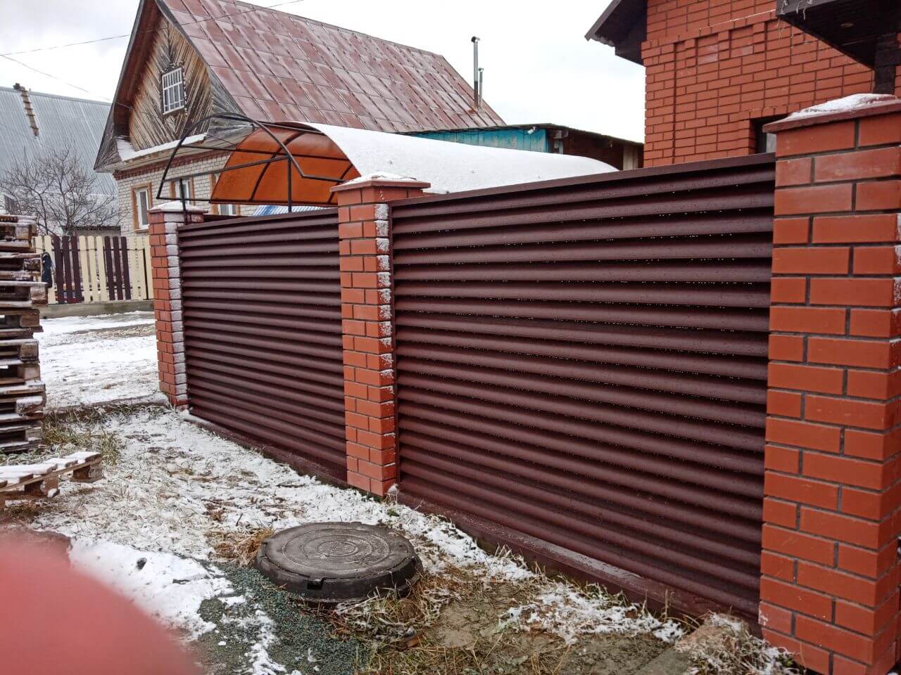 Забор из ламелей еврожалюзи 12м RAL8017/8017 Шоколад двусторонний МАТТЕ фото 3 в Кременкуле