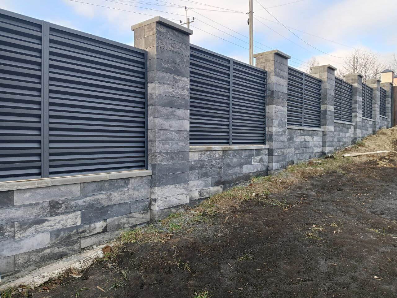 Забор-жалюзи из ламелей Елочка 72м RAL7024/7024 Серый Графит двусторонний МАТТЕ фото 4 в Кременкуле